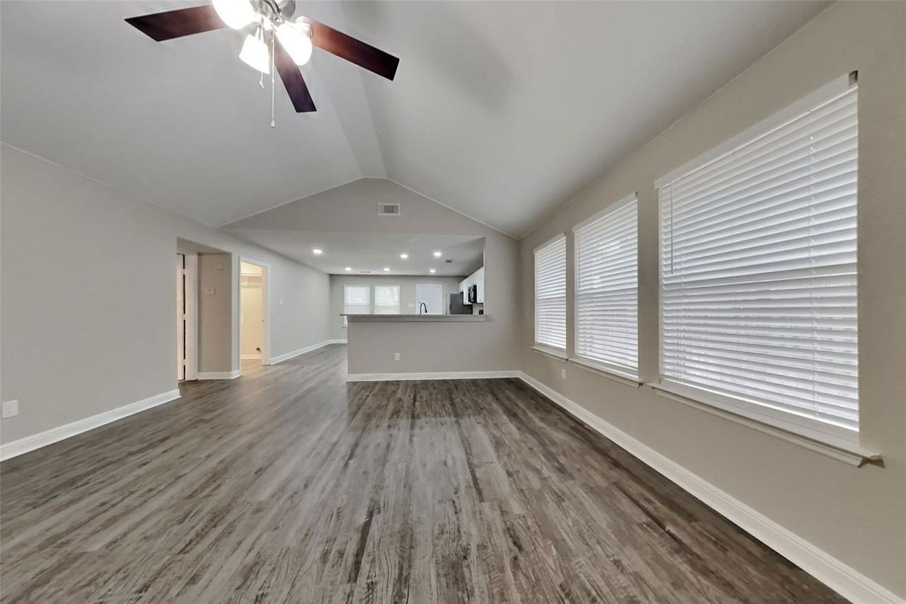 34 Orchid Grove Pl - Photo 2 of 8