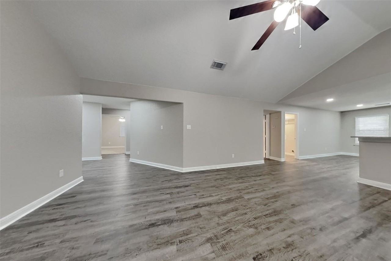 34 Orchid Grove Pl - Photo 3 of 8