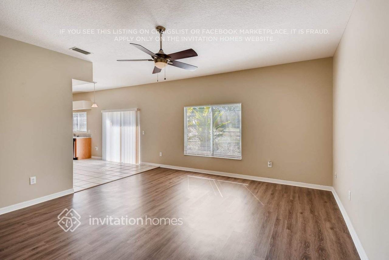 11006 Sailbrooke Dr - Photo 4 of 12