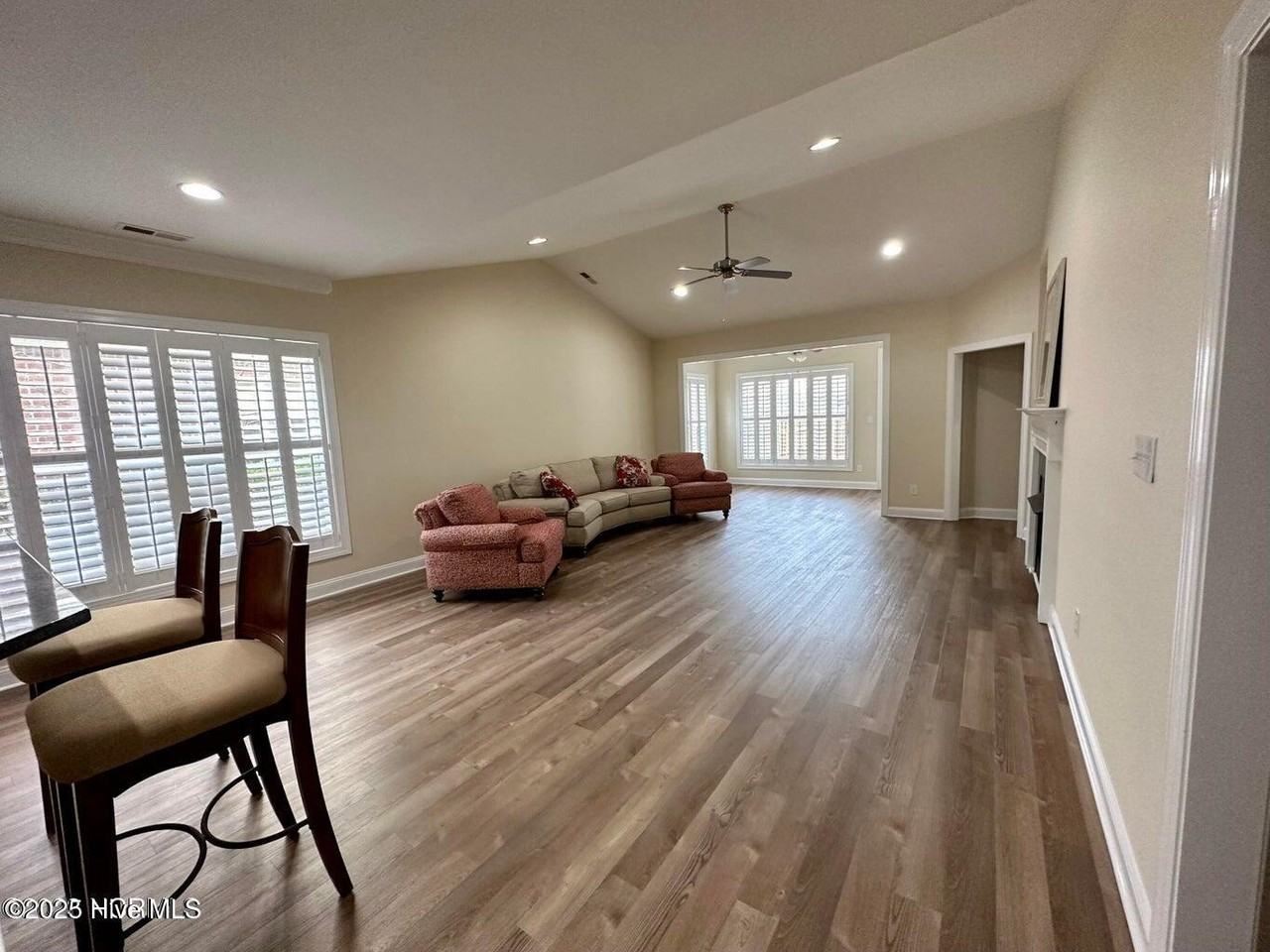 526 Wallington Rd - Photo 3 of 11