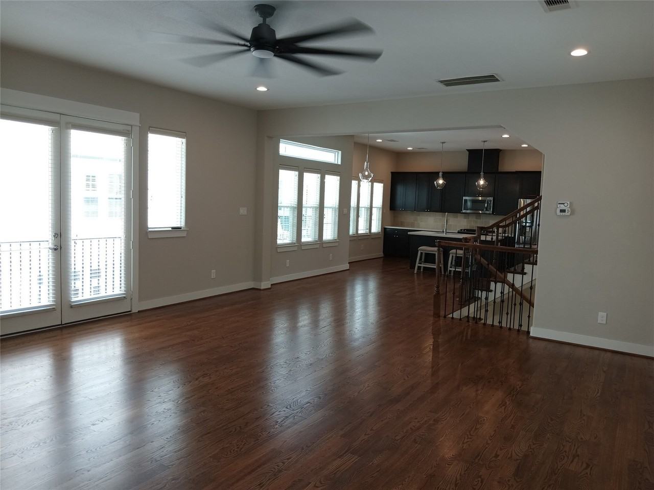 925 W 23rd St - Photo 5 of 40