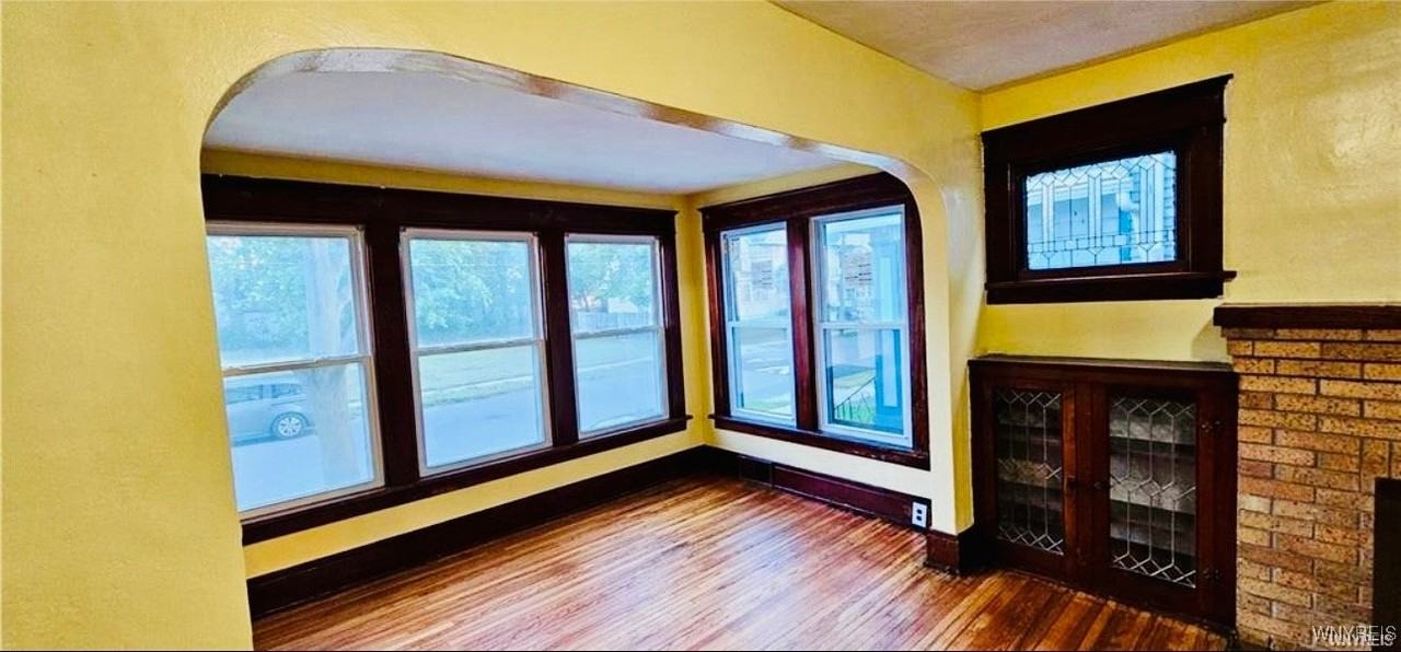 320 Jewett Ave - Photo 4 of 26