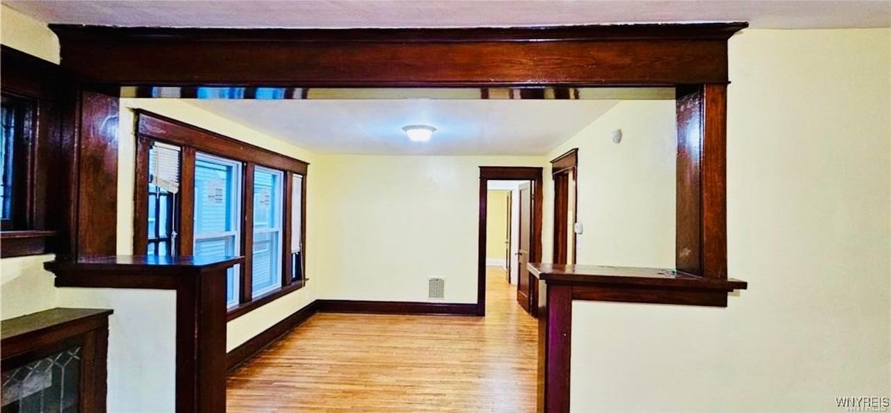 320 Jewett Ave - Photo 6 of 26