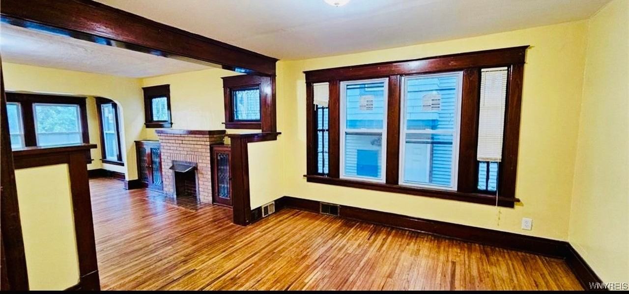 320 Jewett Ave - Photo 7 of 26