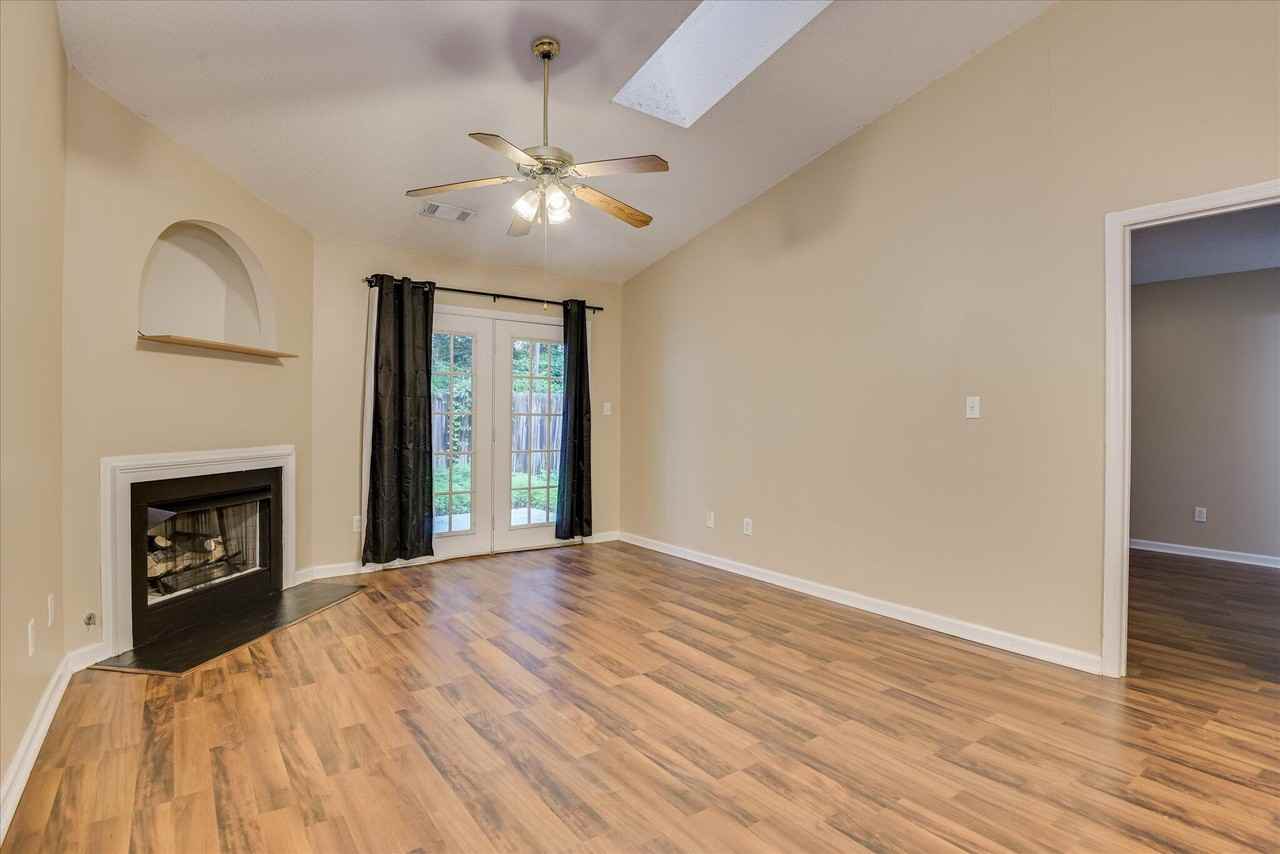 128 Shelby Dr - Photo 4 of 19