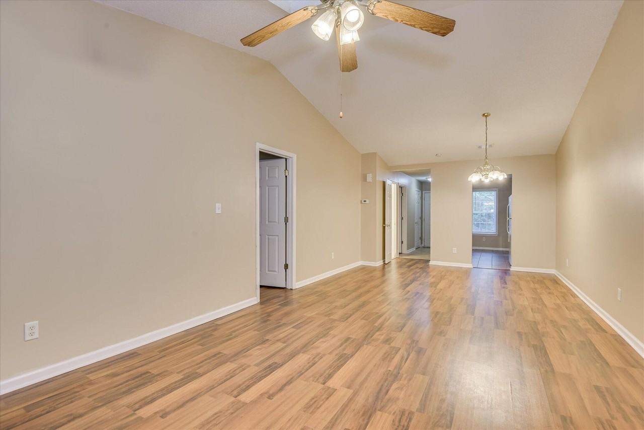 128 Shelby Dr - Photo 5 of 19