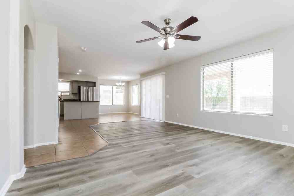 15853 W Diamond St - Photo 5 of 17