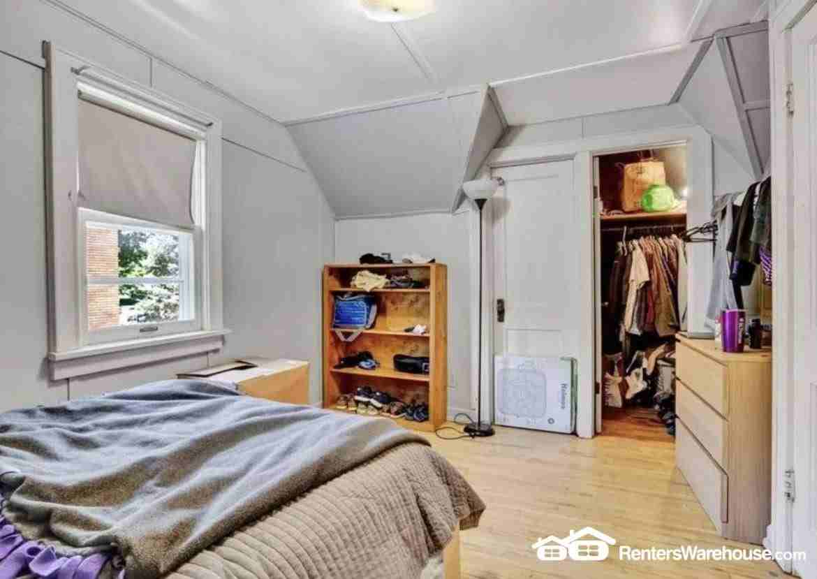 2036 Iglehart Ave - Photo 3 of 10