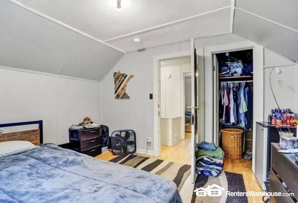 2036 Iglehart Ave - Photo 4 of 10