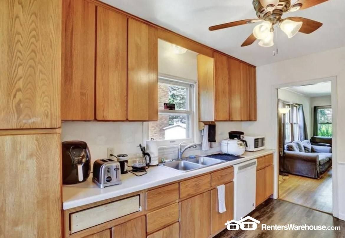 2036 Iglehart Ave - Photo 5 of 10