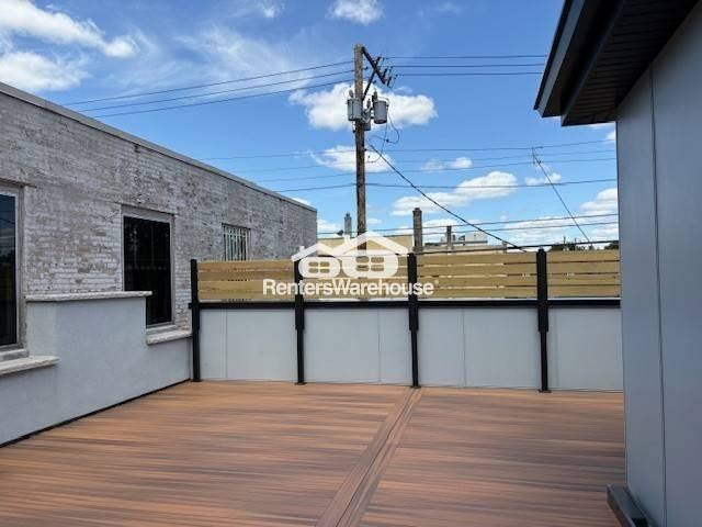 1575 University Ave W - Photo 3 of 13
