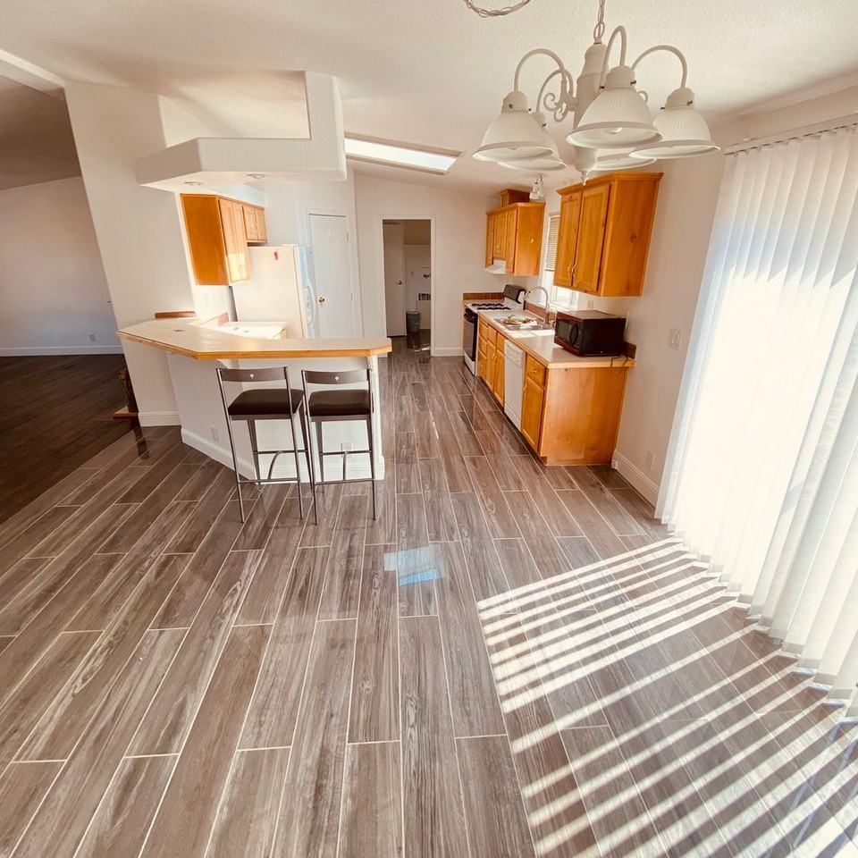 5445 Tamarack Ave - Photo 2 of 33