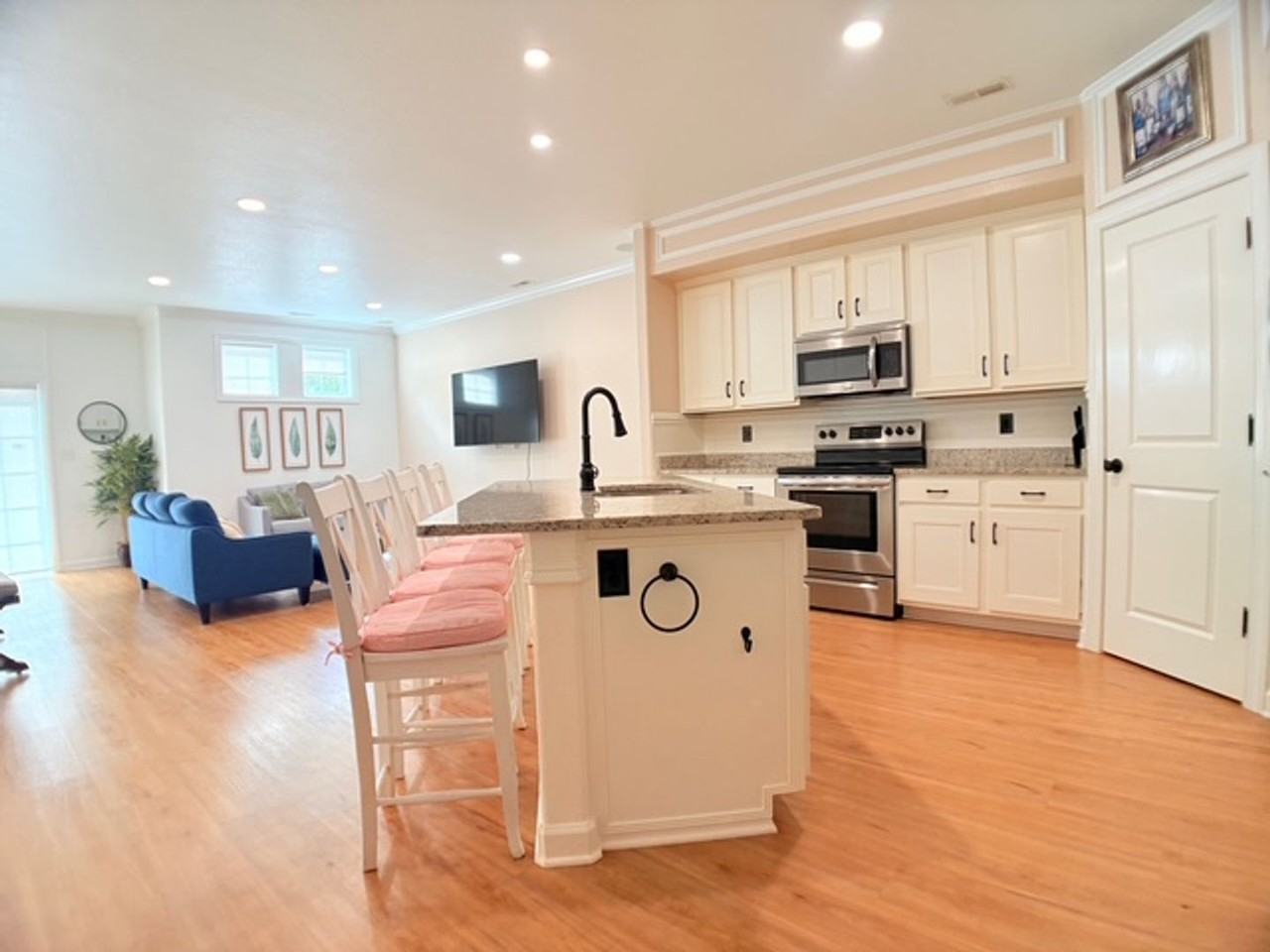 102 Two Penny Pl - Photo 2 of 13