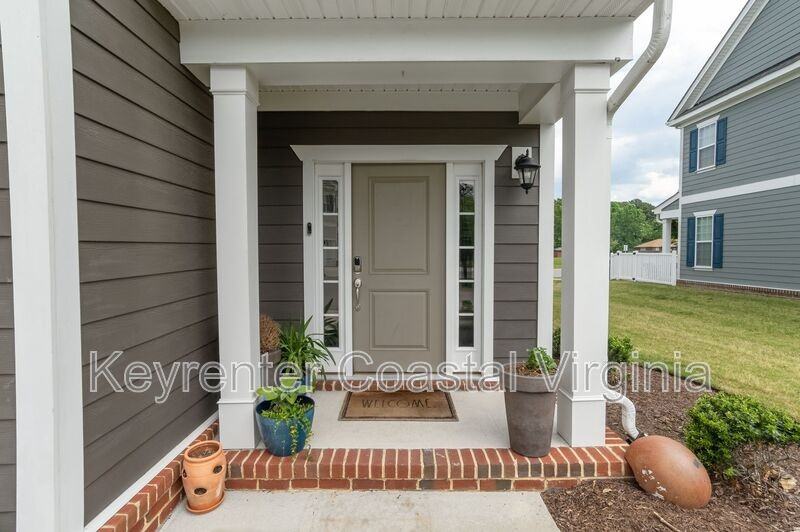 2115 Belden Ave - Photo 6 of 18