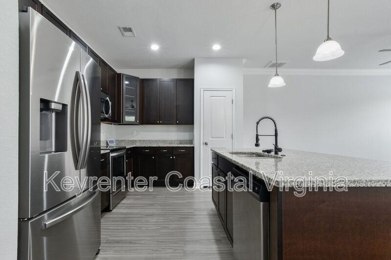 2115 Belden Ave - Photo 3 of 18