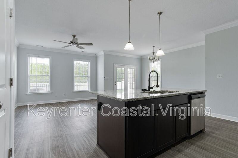 2115 Belden Ave - Photo 4 of 18