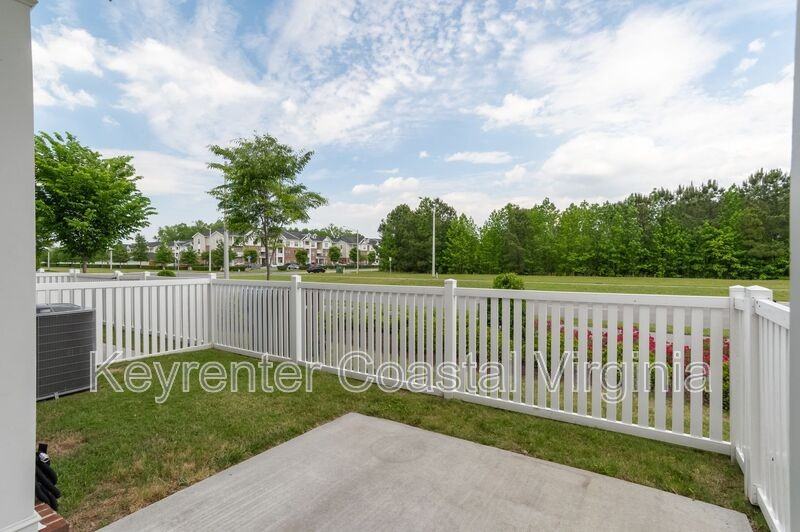 2115 Belden Ave - Photo 5 of 18