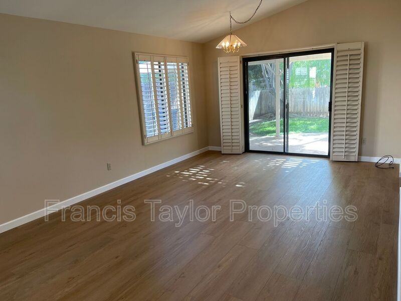 2327 Fair Oak Ct - Photo 3 of 20