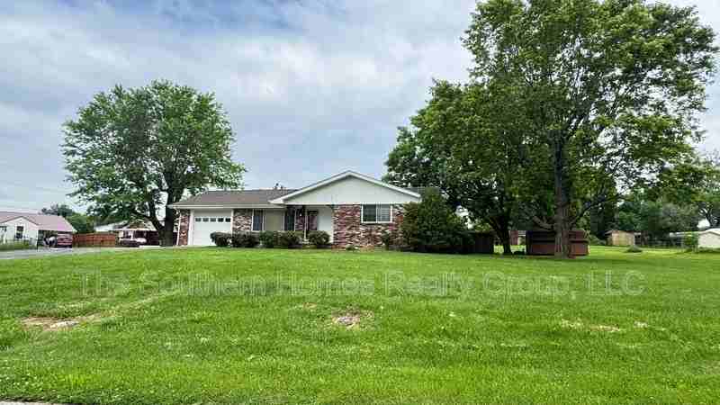 101 Hickory Ln - Photo 2 of 28