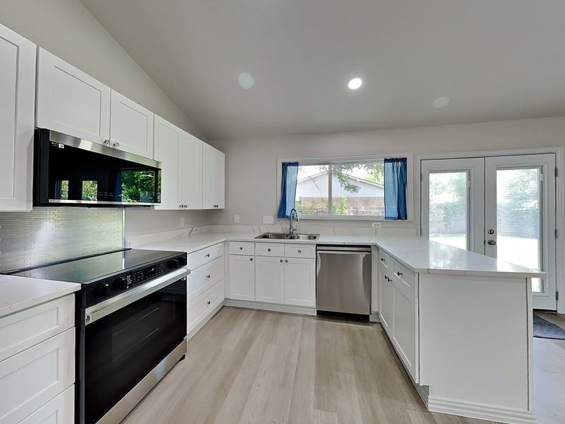 4348 Spindletree Ln - Photo 2 of 18