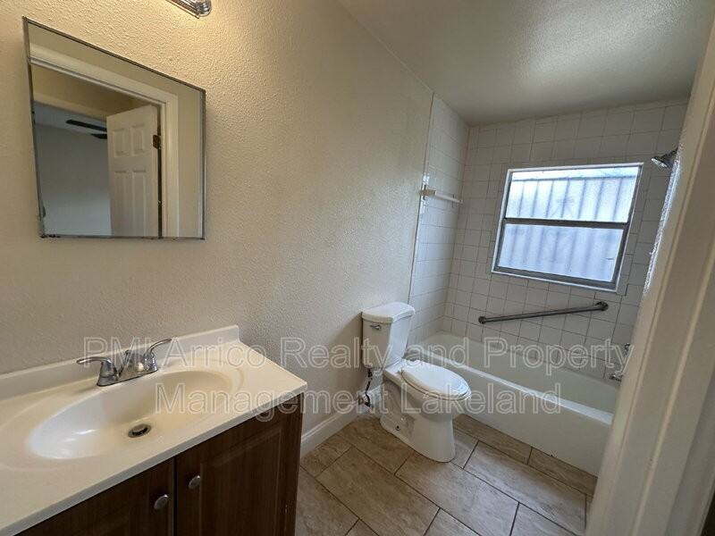 303 W Myrtle St - Photo 6 of 10