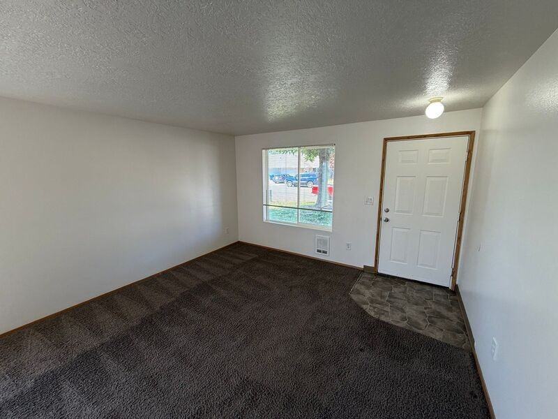 396 Shamrock St - Photo 3 of 27