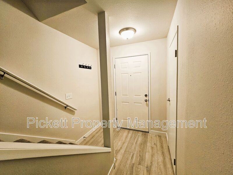 354 Nw Edvard St #G - Photo 2 of 26