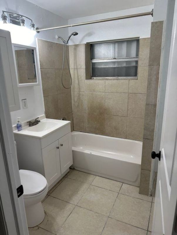 809 Dundas Ct - Photo 3 of 4