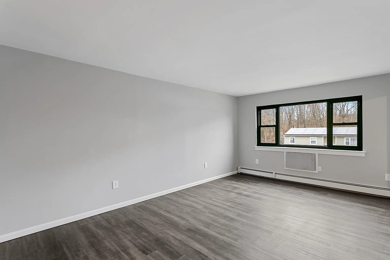 2201 Vails Gate Heights Dr #1B1A - Photo 2 of 14