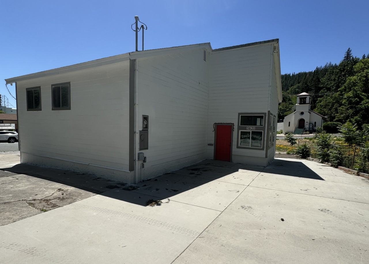 5621 Dunsmuir Ave - Photo 3 of 10