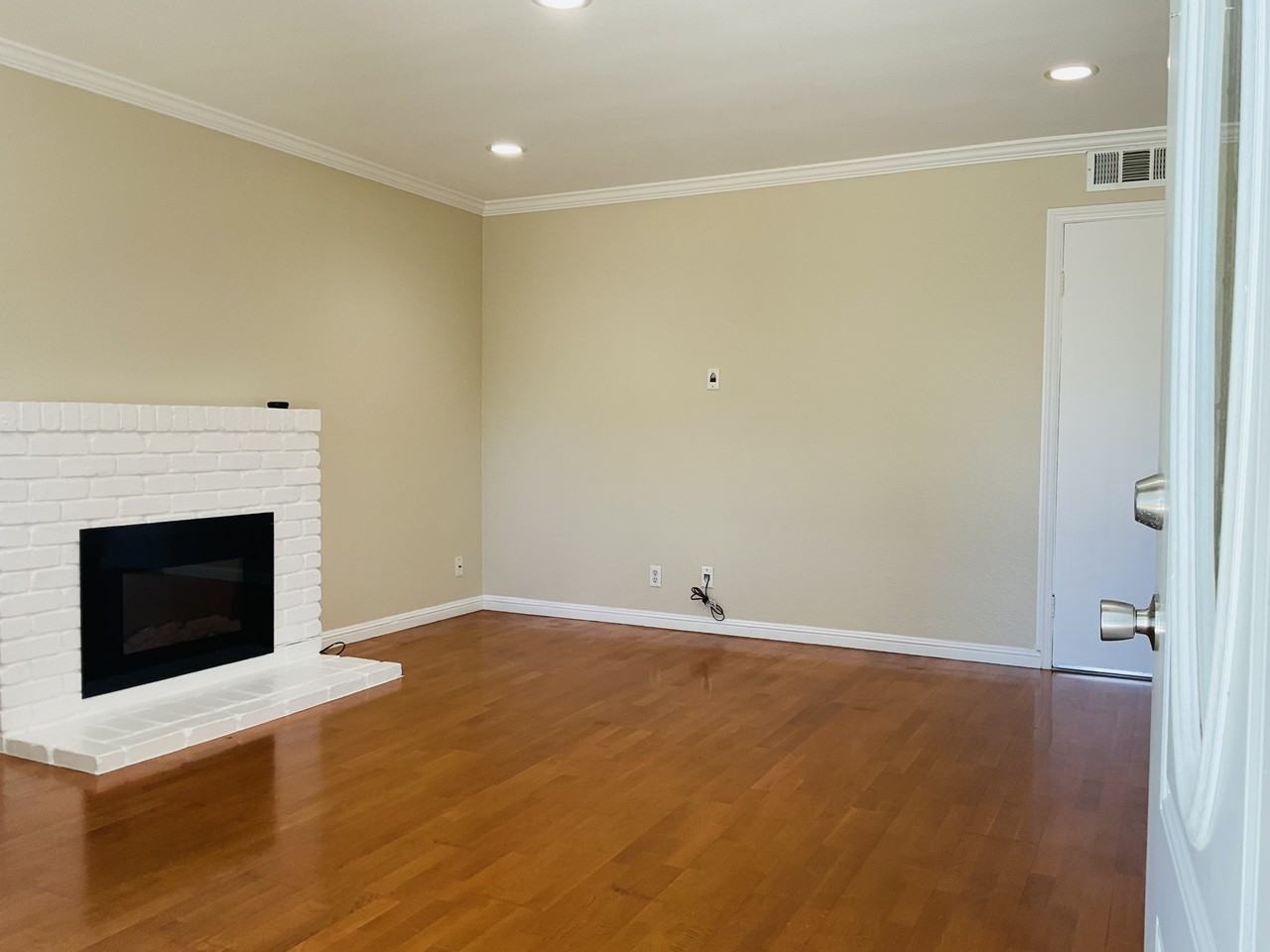 2050 Sierra Wood Dr - Photo 2 of 32
