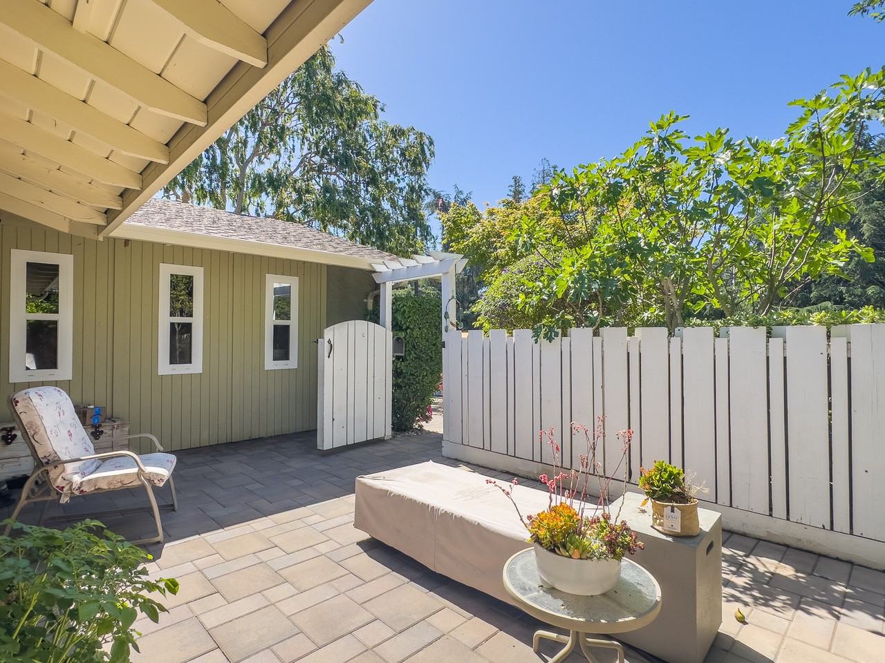 957 Blossom Hill Rd - Photo 2 of 16