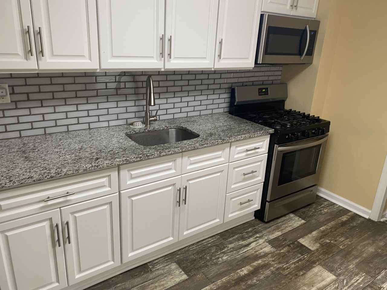 1229 Linden St - Photo 2 of 15