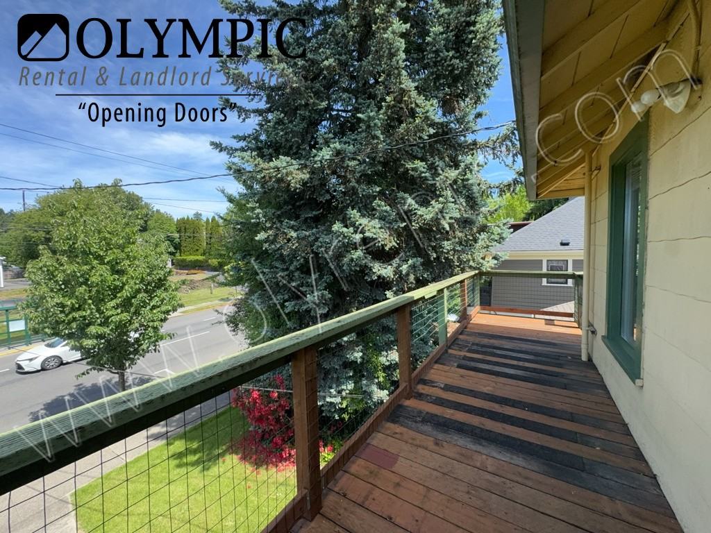 1015 State Ave Ne - Photo 3 of 20