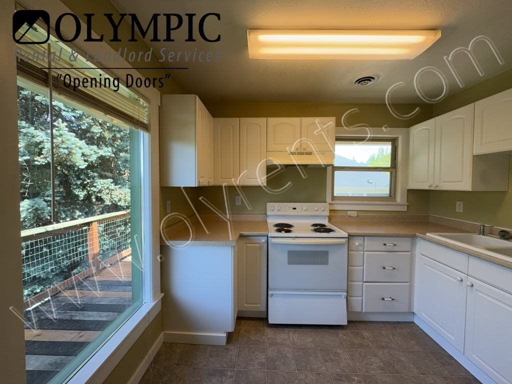 1015 State Ave Ne - Photo 7 of 20