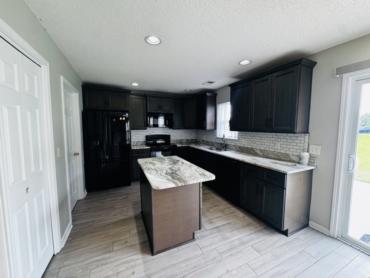 2237 Beauclair Ct - Photo 6 of 31