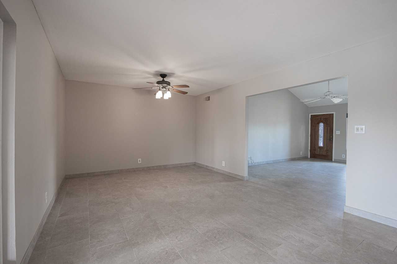 542 W Pampa Ave - Photo 7 of 25