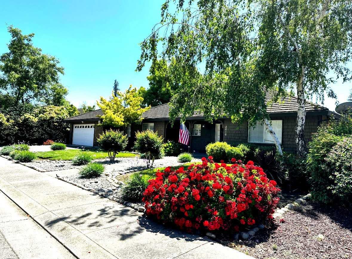 2616 Meadow Lake Dr - Photo 2 of 19