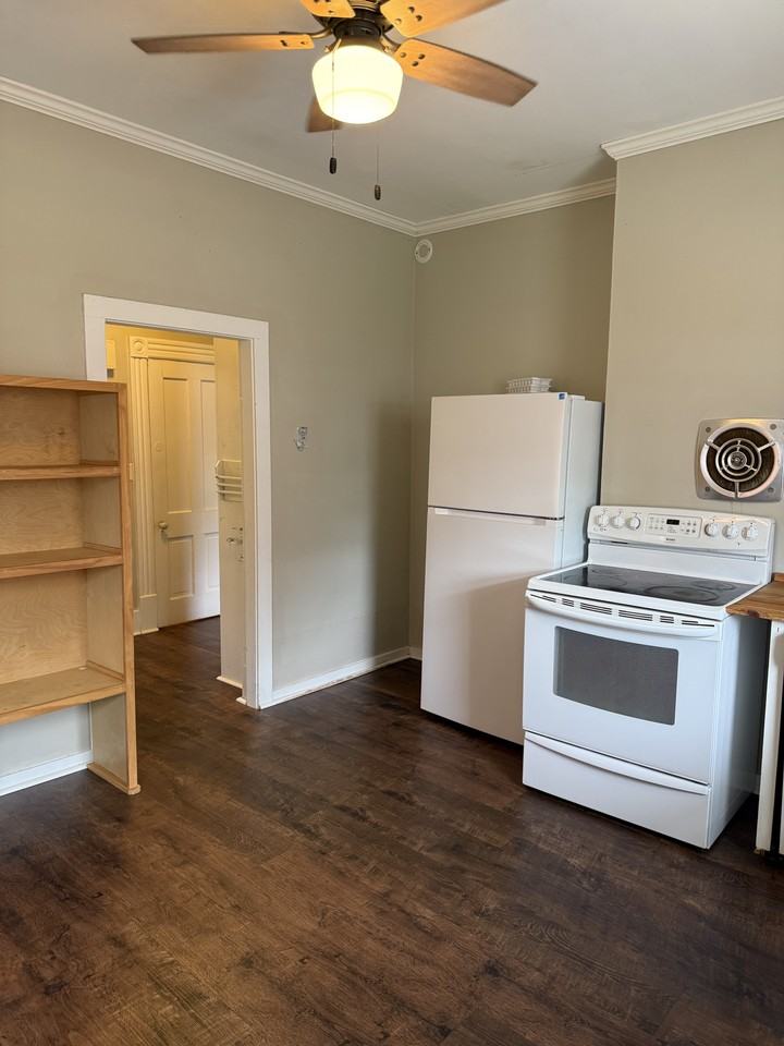 709 Ferry St - Photo 3 of 17