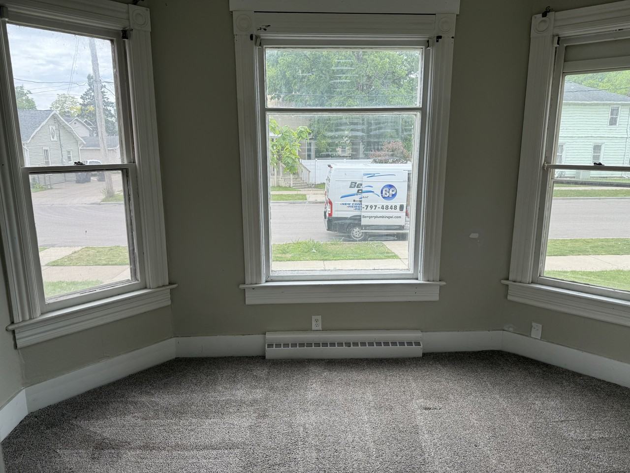 709 Ferry St - Photo 6 of 17