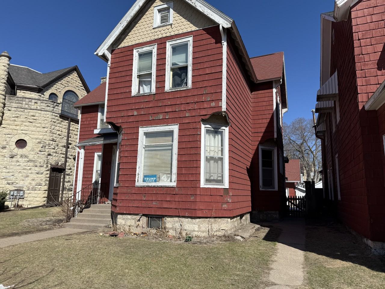 709 Ferry St - Photo 4 of 17