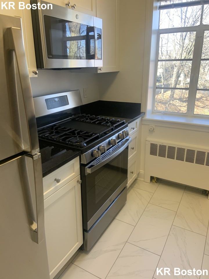 Alton Pl #4 - Photo 2 of 13