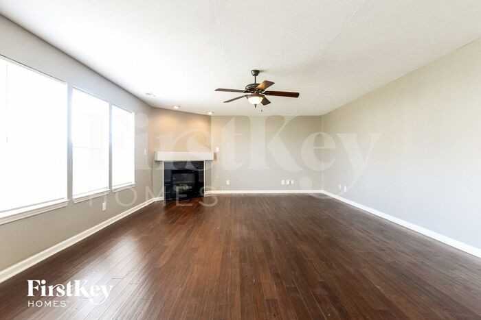 5555 Washington Ave - Photo 2 of 15