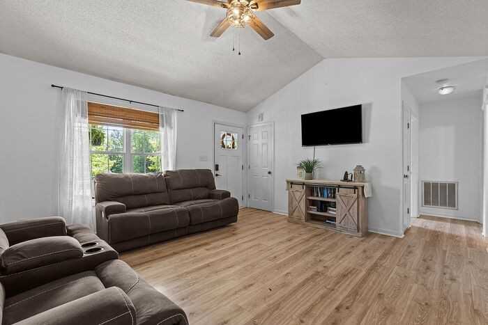 14 Shire Ct - Photo 2 of 5