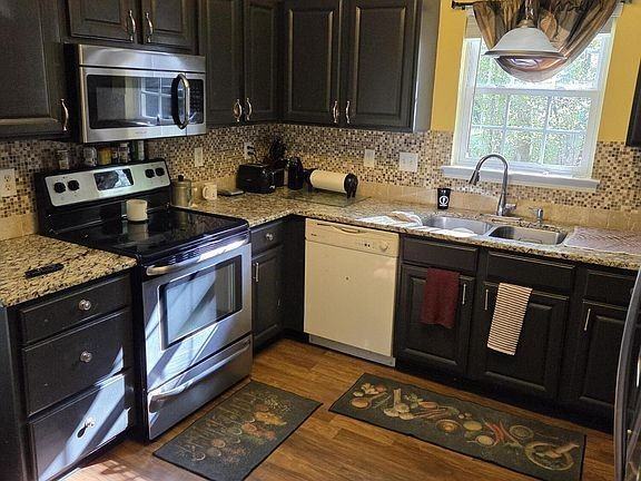 2122 Sterling Creek Ln - Photo 3 of 5