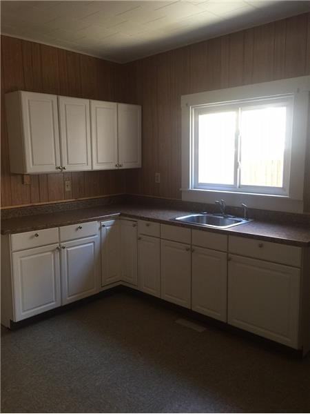 828 Main St - Photo 3 of 8