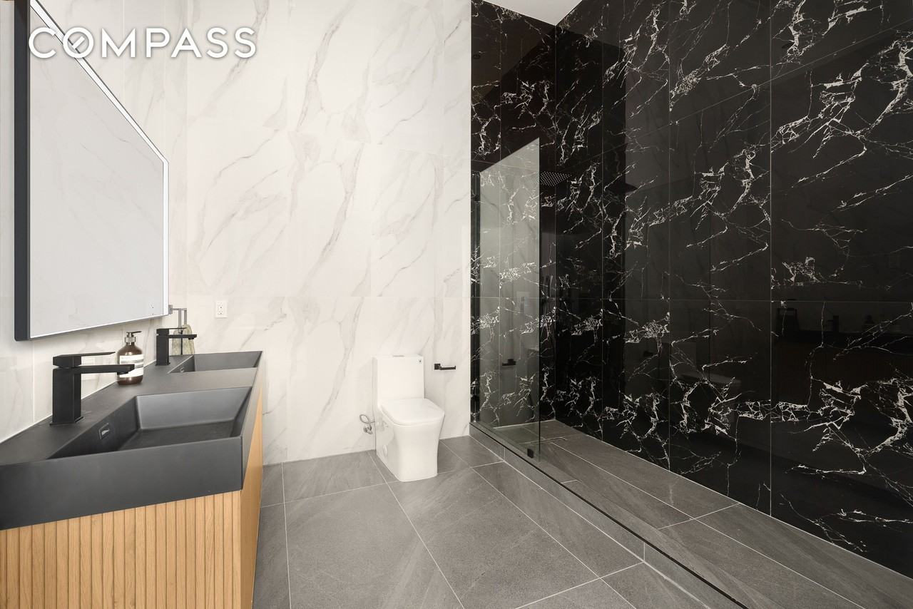 216 Grand St - Photo 7 of 12