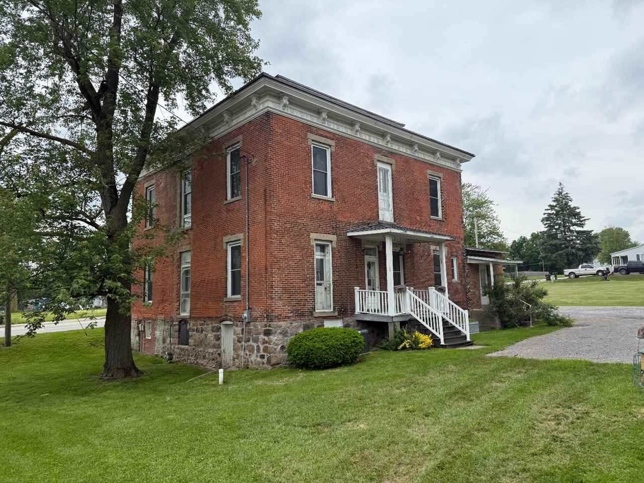 505 N Cavin St - Photo 3 of 20