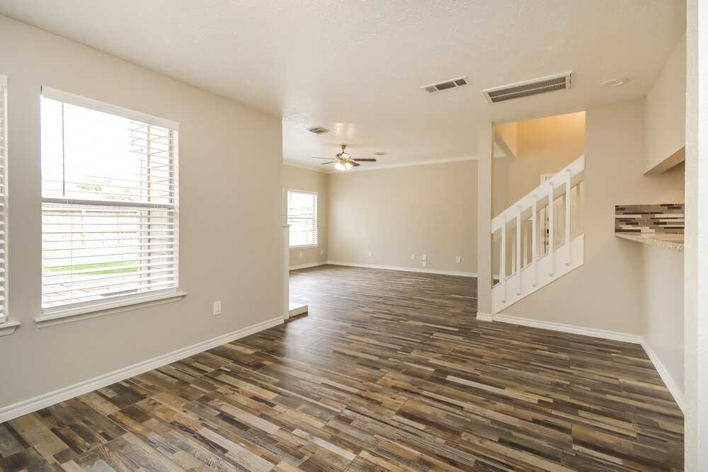 15802 Saint Lawrence Cir - Photo 4 of 17