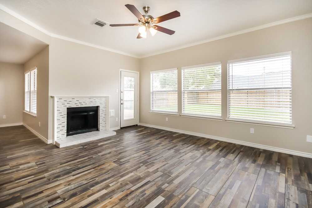 15802 Saint Lawrence Cir - Photo 5 of 17